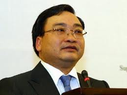 ທ່ານ Hoang Trung Hai ​​ເຮັດ​ວຽກ​ຢູ່​ແຂວງ Quang Ninh